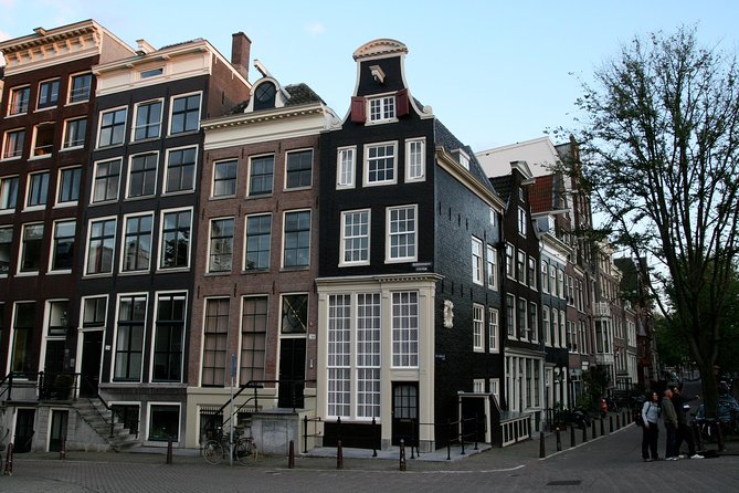 Amsterdam Highlights Walking Tour: Small Group Experience - Passing Gabled Houses, Canals, and Courtyard Quiet at Begijnhof