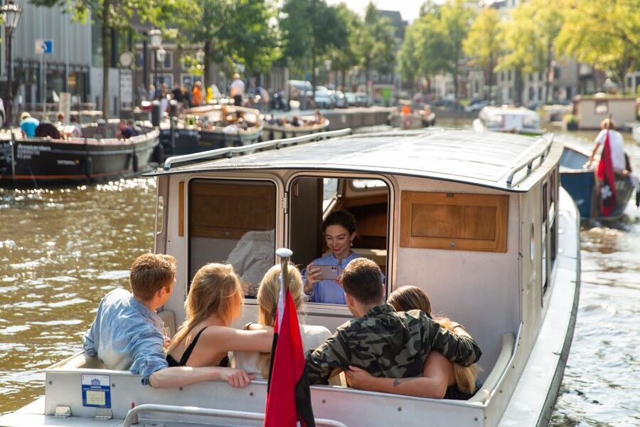 Amsterdam: Historic Boat Cruise with open bar and nibbles - Key things to know before you go