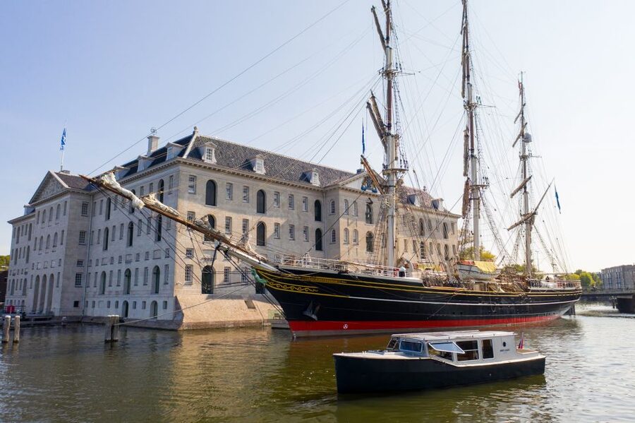 Amsterdam: Historic Boat Cruise with open bar and nibbles - Open Bar and Nibbles: Why This Adds Value on a Short Ride