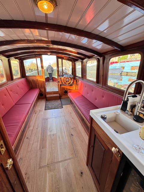 Amsterdam: Historic Boat Cruise with open bar and nibbles - The Guides: Captain Bow, First Mate Jasper, and the Humor-Fact Mix