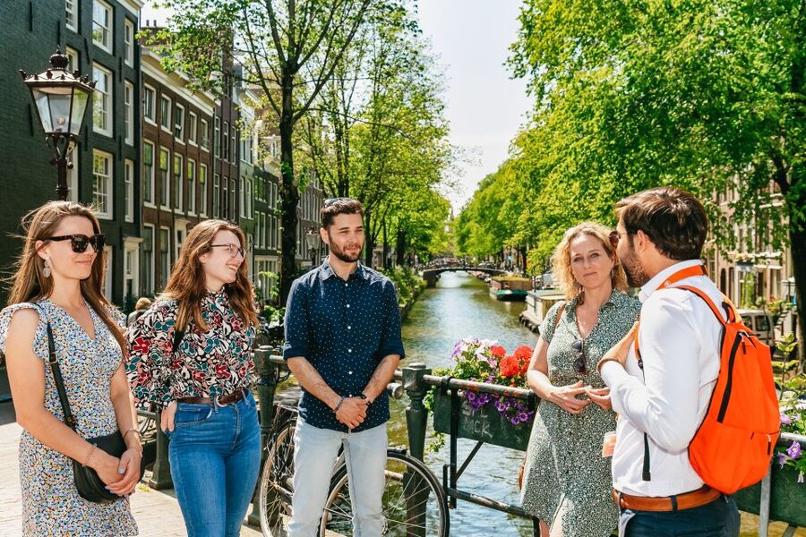 Amsterdam: Historical Highlights Walking Tour with Tasting - Key things to look forward to