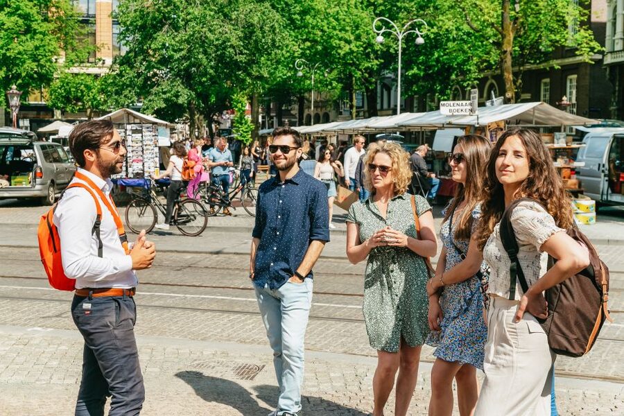 Amsterdam: Historical Highlights Walking Tour with Tasting - Guides and languages: why the right storyteller changes everything