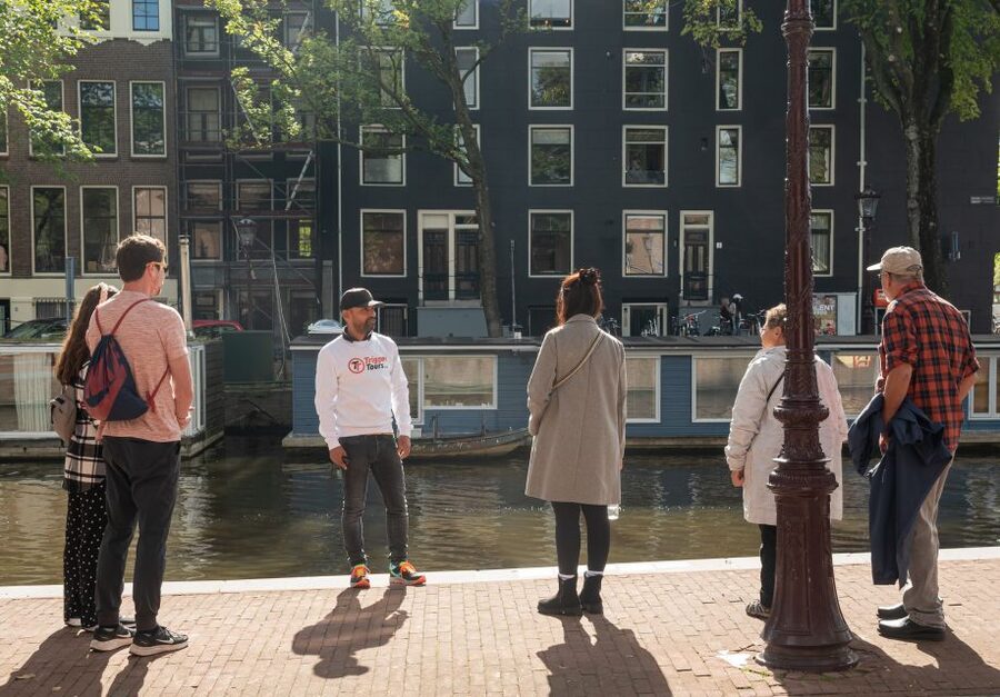 Amsterdam: Jewish Quarter and History Guided Tour - Starting on the Amstel River: Why the First Steps Matter