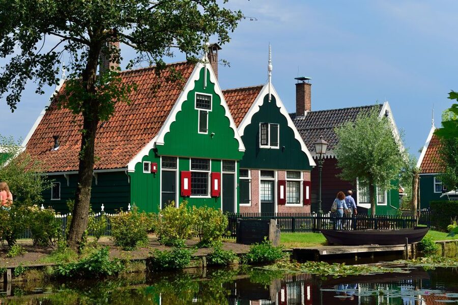 Amsterdam: Keukenhof and Zaanse Schans Live Guided Day Tour - Meeting at Amsterdam Central: Stationsplein 4 and the easiest way to start right