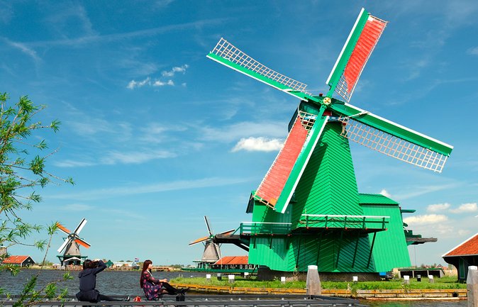 Amsterdam: Keukenhof and Zaanse Schans Windmills Guided Day Trip - Comfort, Group Size, and Timing: How to Handle a Full 9 Hours