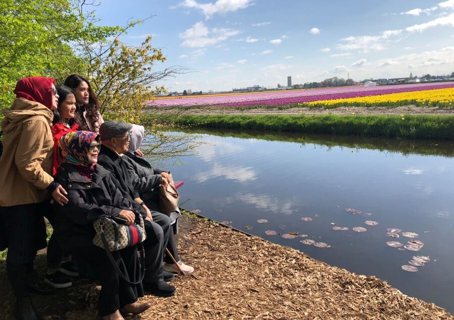 Amsterdam: Keukenhof Tulip Garden and Giethoorn Experience - A Two-Stop Day Trip That Feels Like Two Different Worlds