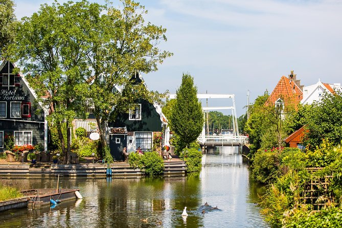 Amsterdam: Keukenhof, Zaanse Schans & Volendam Tour - Cheese Factory Volendam: Demo, Tasting, and a Sweet Finish