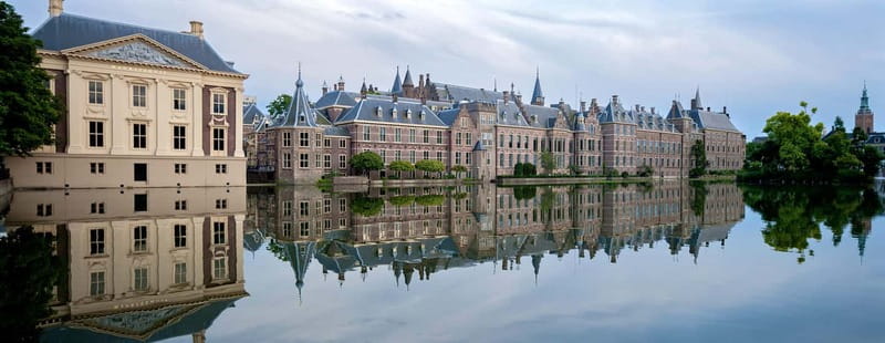 Amsterdam: Kinderdijk, Euromast, Delft and Den Haag Day Tour - Den Haag and the Binnenhof: where Dutch politics lives