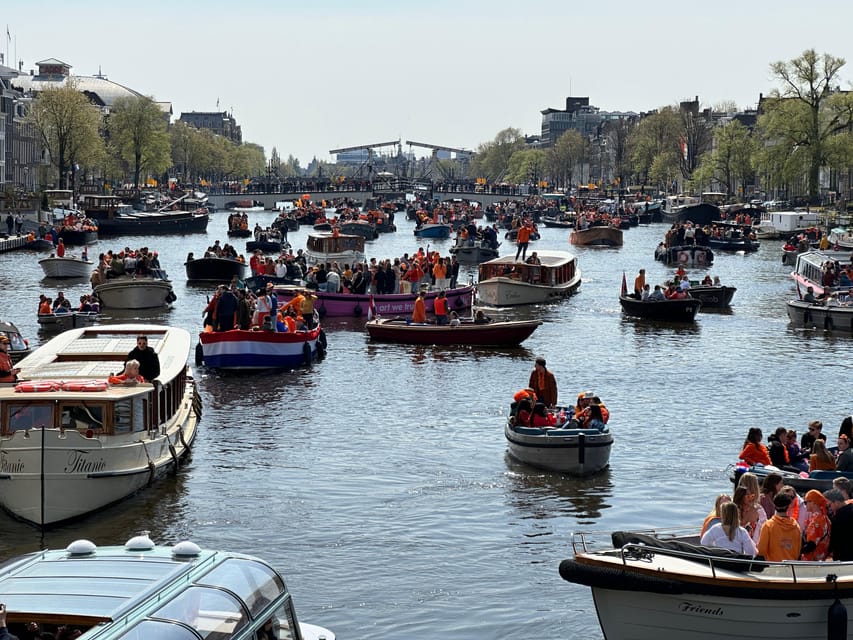 Amsterdam: Kingsday Party Cruise including Drinks - The Group Size and Music: Why Expectations Matter