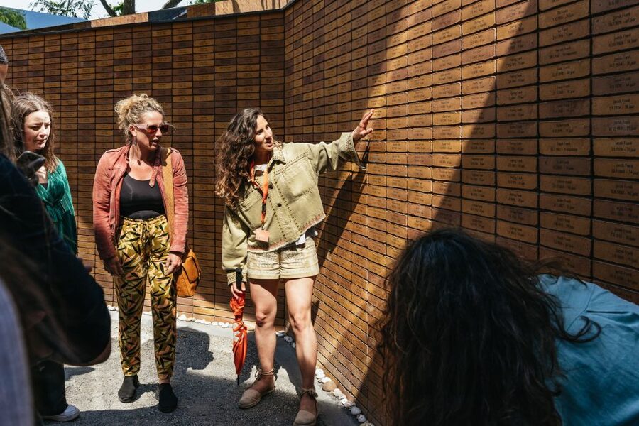 Amsterdam: Life of Anne Frank and World War II Walking Tour - Jewish Historical Museum, Auschwitz Monument, and the pause that matters