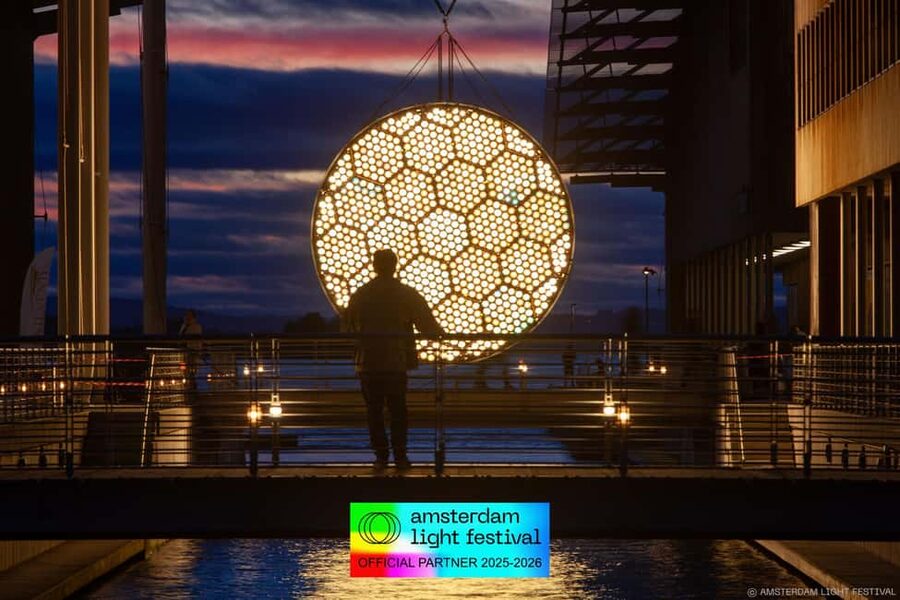 Amsterdam: Light Festival Heated Cruise with Drinks Option - Avoiding the crowds on the street, without missing the atmosphere