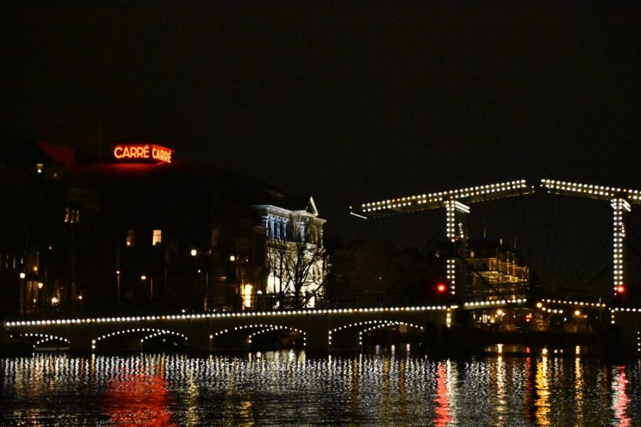 Amsterdam: Light Festival Heated Cruise with Drinks & Snacks - Practical Tips for a Smoother Night on the Canals