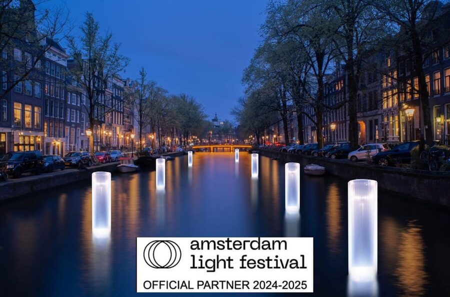 Amsterdam Light Festival Live Commentary & Optional Drinks - Onboard setup: heated electric comfort plus two ways to learn