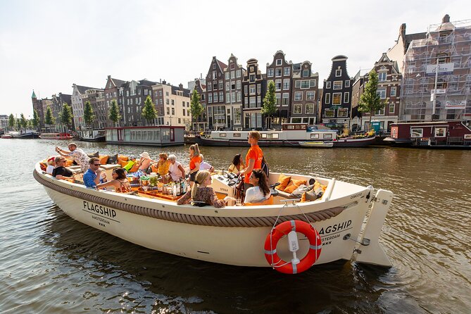 Amsterdam Luxury Canal Cruise + Unlimited Drinks & Bites option - On-board comfort: blankets help, but clothing decides how much you enjoy it