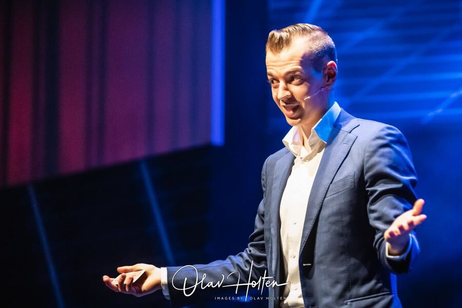 Amsterdam: Magic Show - The magicians and the styles you actually come for