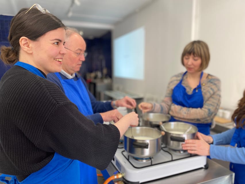 Amsterdam: Make your cheese next to De Hallen - Cheese Lab Basics at De Kaasserie Near De Hallen