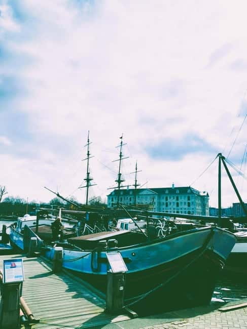 Amsterdam: Off the Beaten Path Bike Tour in French - Magere Brug, Amstelveld, and Reguliersgracht: Classic Views With a Local Spin