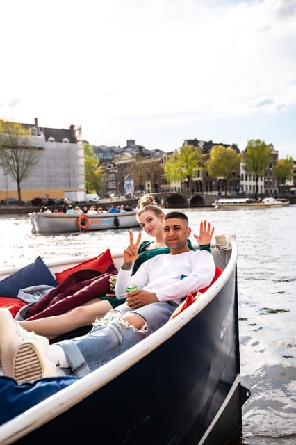 Amsterdam:Old City Canal Cruise with Live Guide and Open Bar - Open-boat comfort: seating, visibility, and the open-air tradeoff