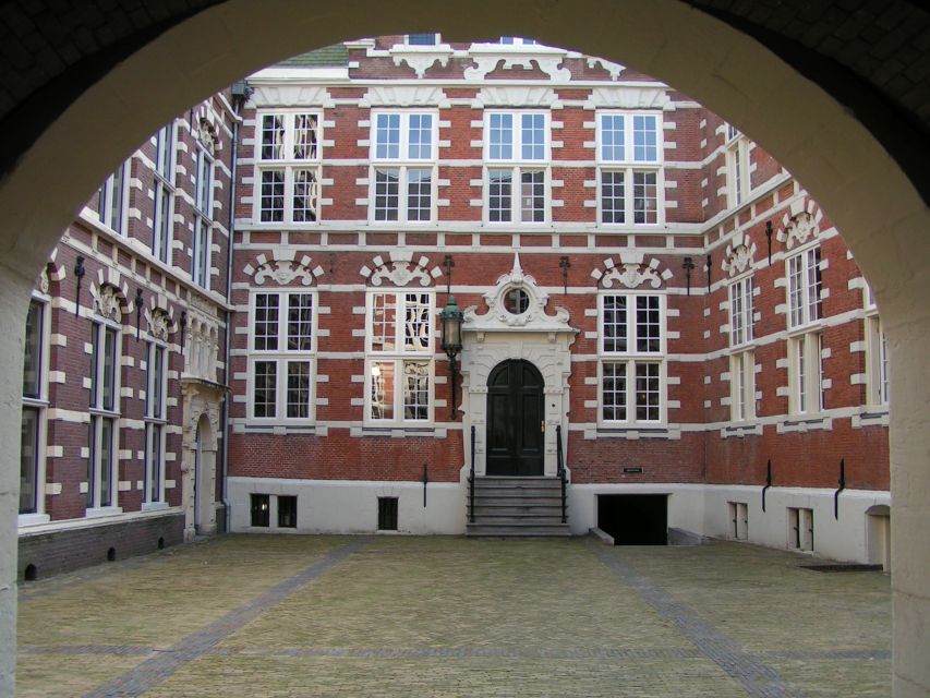 Amsterdam Old City Private Walking Tour - What the guide approach feels like in real life