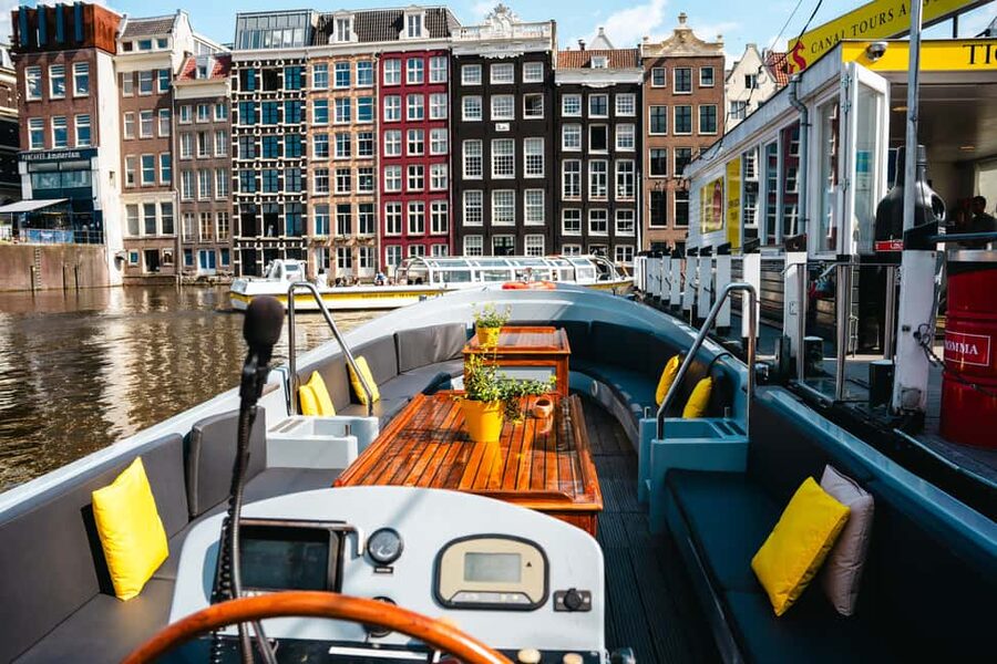 Amsterdam: Open Boat Tour of Canals with Expert Local Guide - Stop by Amsterdam Centraal Station: the city’s front door from the water