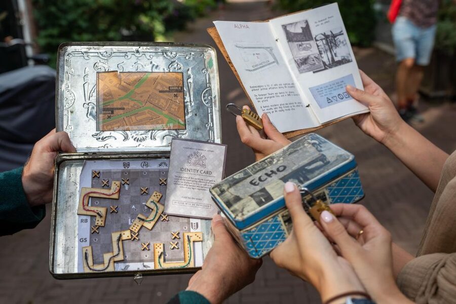 Amsterdam: "Operation 45 " Treasure Hunt Walking Tour - The diamond factory stop: turning the story into the final step