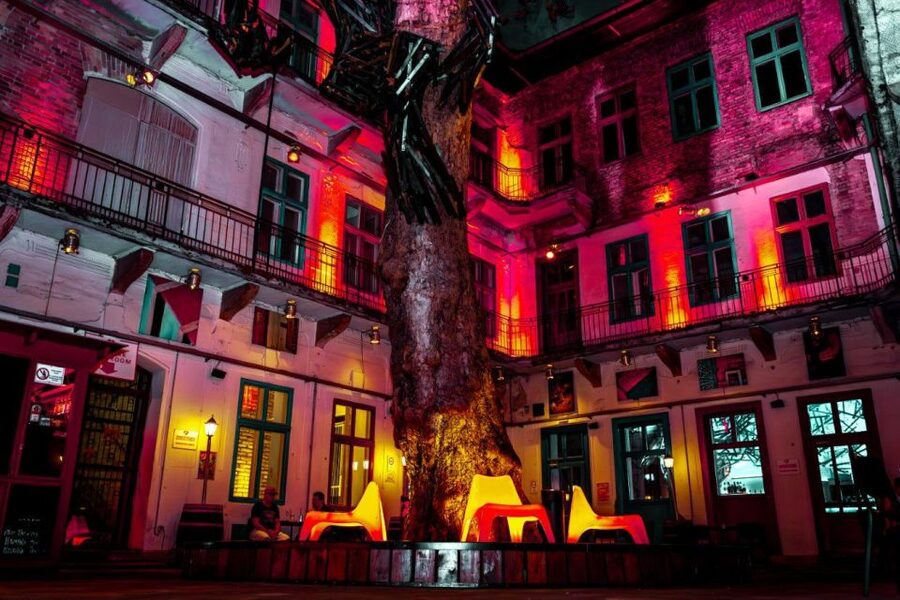 Amsterdam: Original Pub Crawl Party with VIP Entrance - What you get in 4 hours, and why that matters