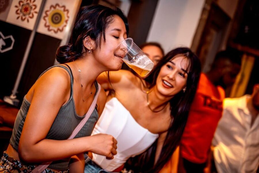 Amsterdam: Original Pub Crawl Party with VIP Entrance - From the Red Light District to Leidseplein, with stops that change the mood