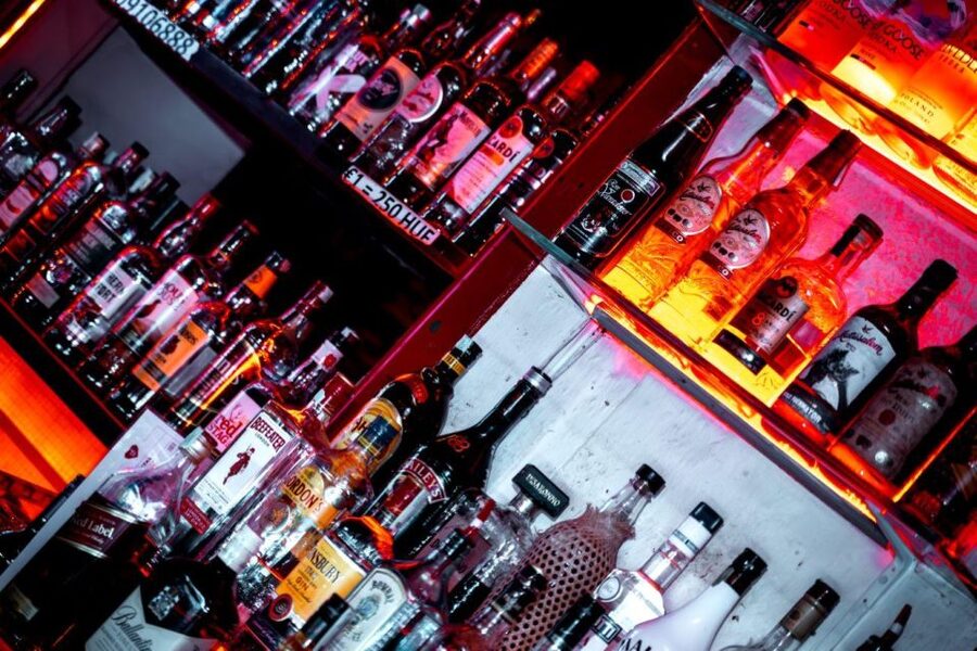 Amsterdam: Original Pub Crawl Party with VIP Entrance - Meeting point at 22:00, and the late-arrival safety net