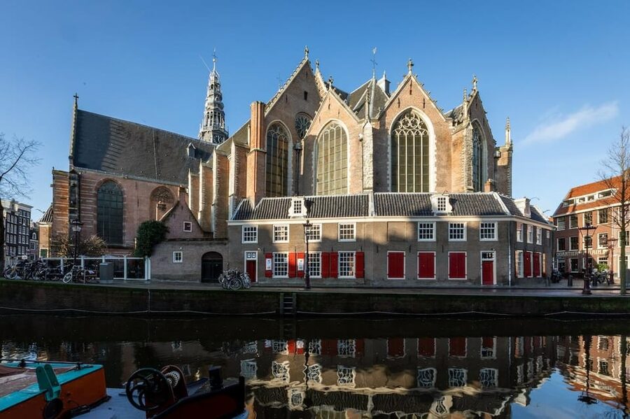Amsterdam: Oude Kerk Entry Ticket - Rotating contemporary exhibitions: what to expect on the day