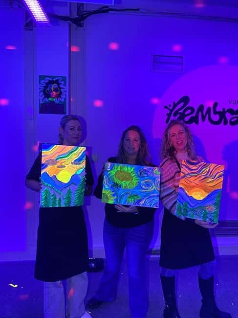 Amsterdam: Paint and Sip in the Dark at Rembrandt van Wine - Practical tips to make your neon canvas look great