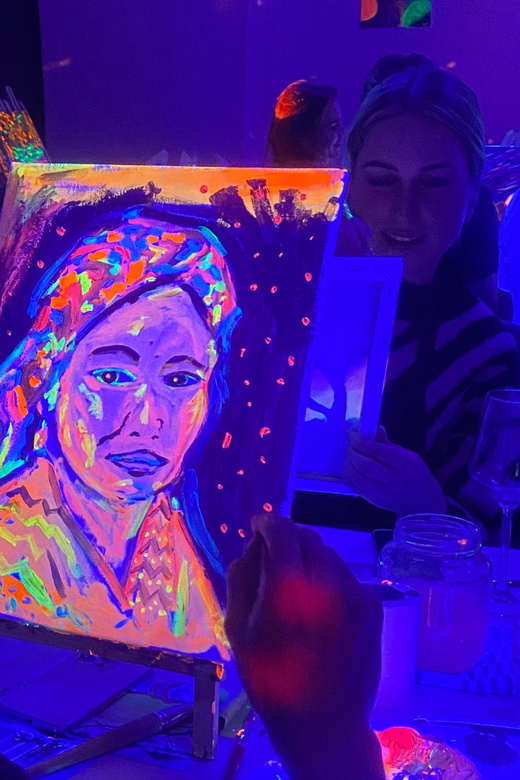 Amsterdam: Paint and Sip in the Dark at Rembrandt van Wine - Drinks included: fun, social, and a little bit of a cheat code