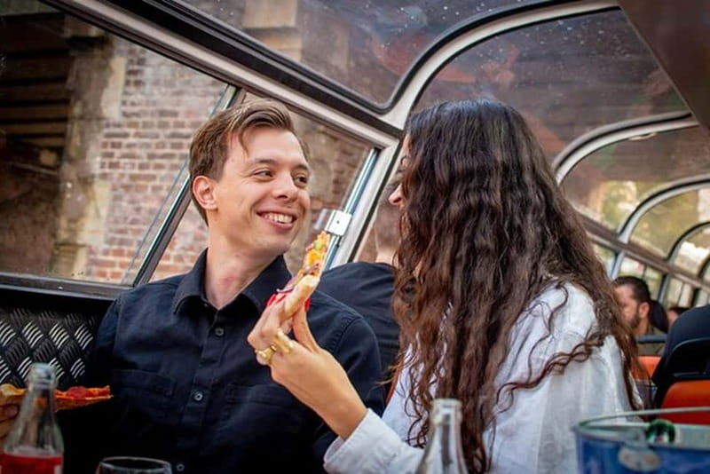 Amsterdam: Pizza Cruise with New York Pizza & Drinks - Canal Views You Can Actually Enjoy While You Eat