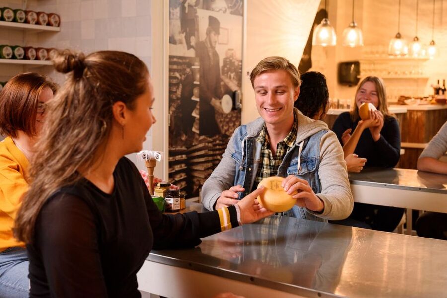 Amsterdam: Premium Henri Willig Cheese Tasting Experience - The shop stop: your 10% discount and how to take cheese home