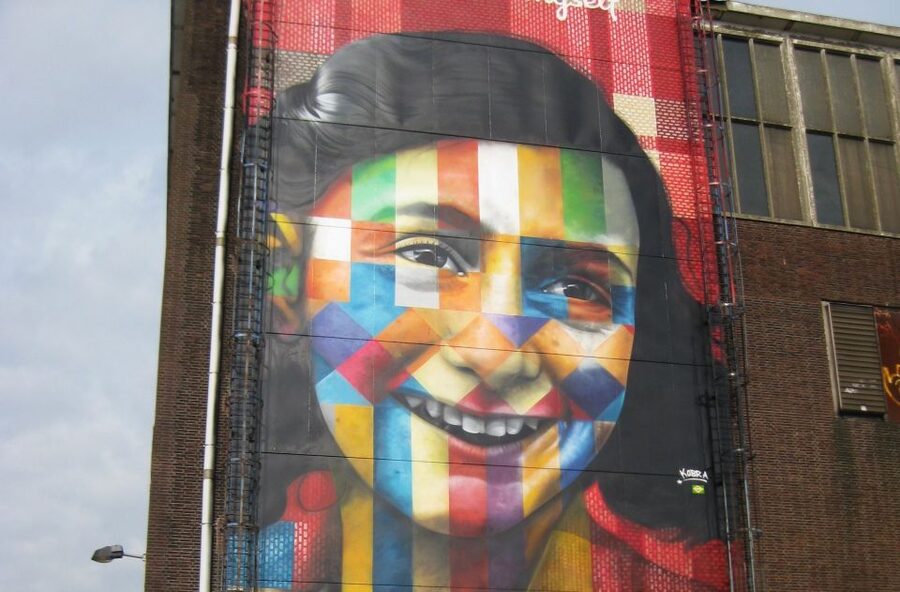 Amsterdam: Private Anne Frank and Jewish Quarter Tour - Meeting at the Hermitage Pier: getting oriented fast