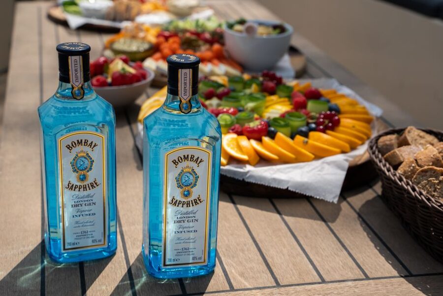 Amsterdam: Private Canal Booze Cruise with Unlimited Drinks - Timing, comfort, and photo tips for a one-hour cruise