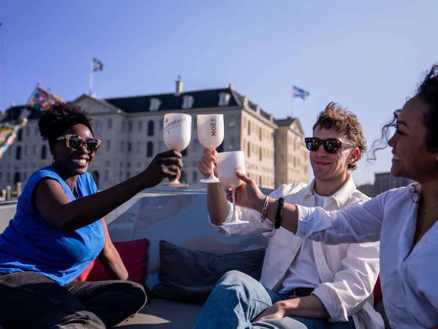 Amsterdam: Private Canal Cruise with Drinks and Snacks - Price and value: when $547 per group makes sense