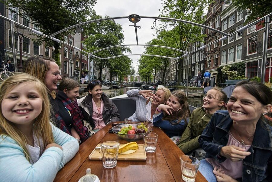 Amsterdam: Private Canal Tour - Time on the Water: Making 1 to 2 Hours Feel Like Enough