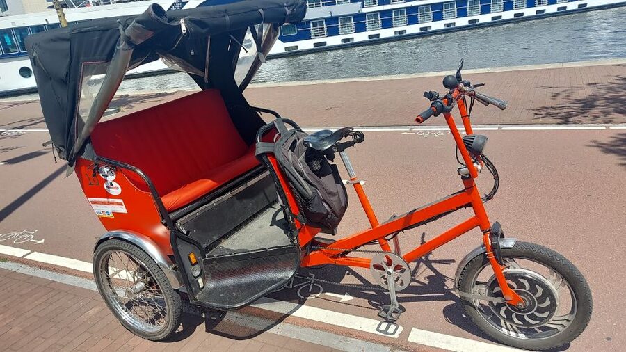 Amsterdam: Private City Highlights Tour by Rickshaw - Hotel pickup in Amsterdam-Centrum, then straight to Dam Square
