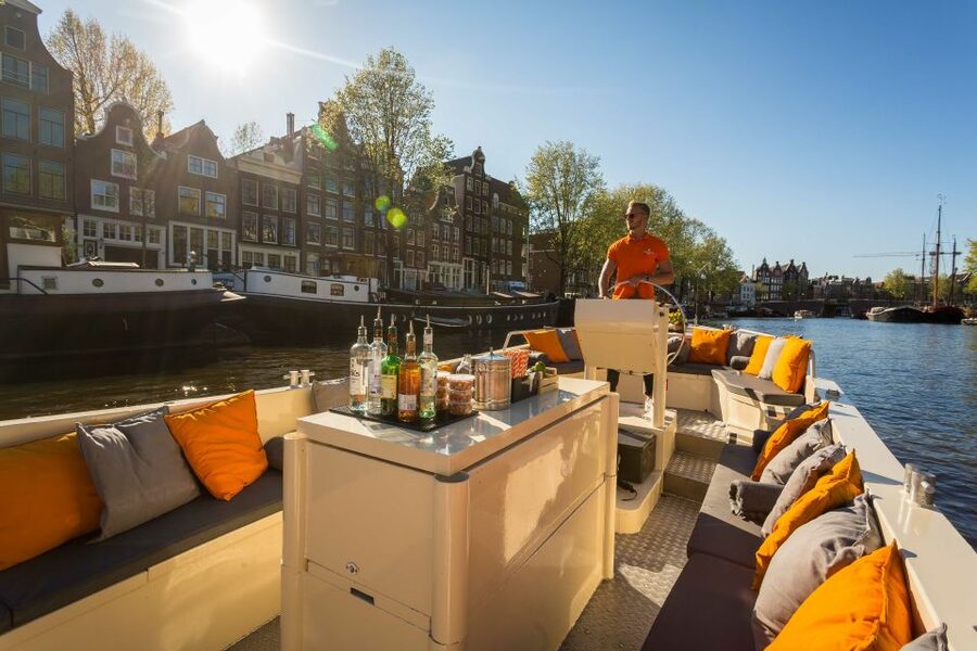 Amsterdam: Private Cruise with Drinks & Optional Snacks - Price and Value: Is $262 Per Person Sensible?