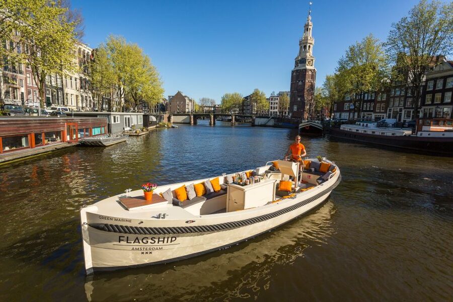 Amsterdam: Private Cruise with Drinks & Pizza or Burger - Key things to know before you go