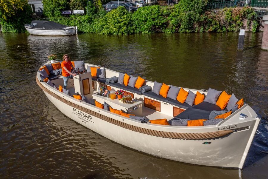 Amsterdam: Private Cruise with Drinks & Pizza or Burger - Price per person, and when $312 feels like value
