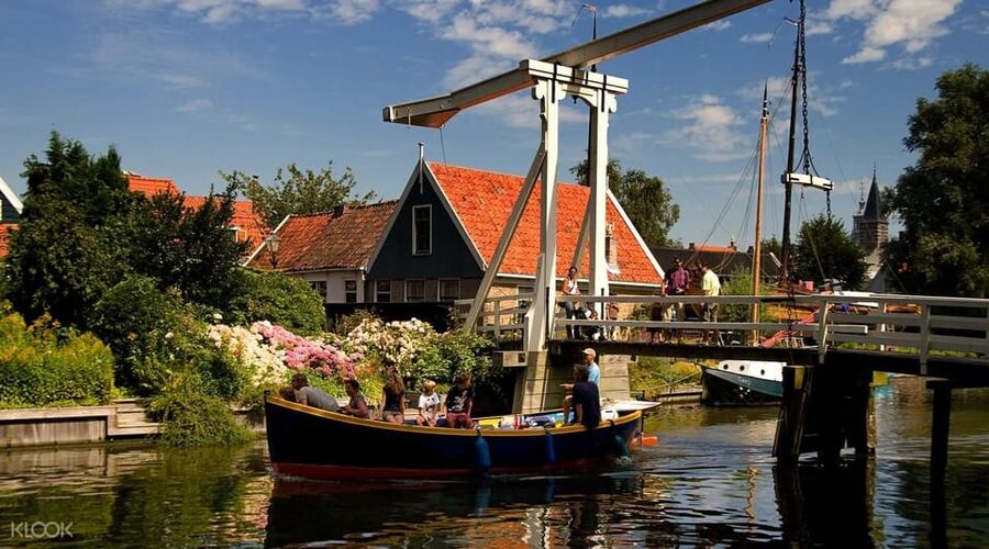 Amsterdam: Private green tour !!! Windmills, castle - Tesla pickup and a private pace that actually feels calm