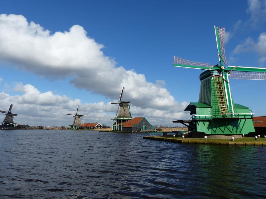 Amsterdam: Private green tour !!! Windmills, castle - Volendam harbor walk, herring tasting, and the Volendam Museum
