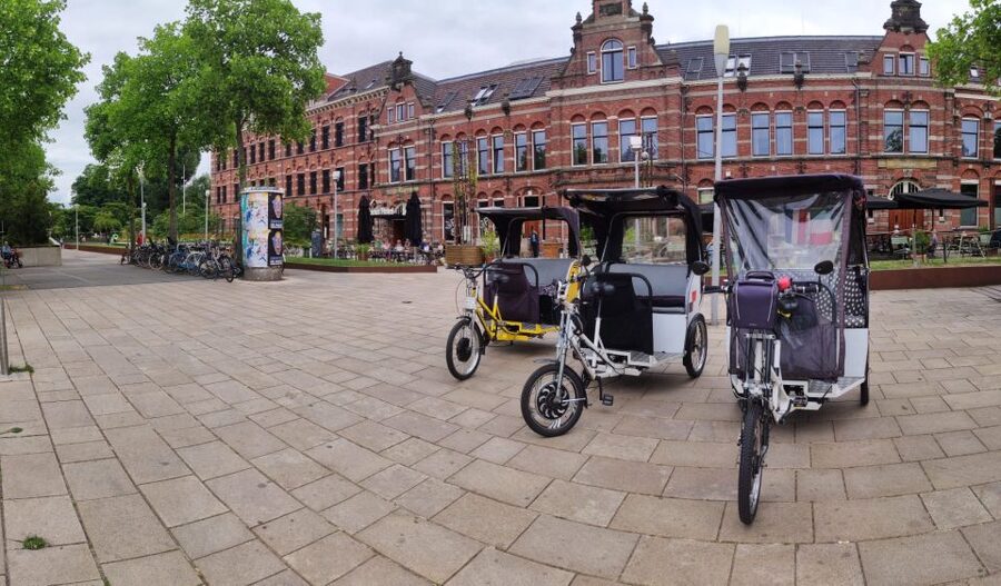 Amsterdam: Private Guided City Tour by Pedicab - What the Best Guides Do With This Ride