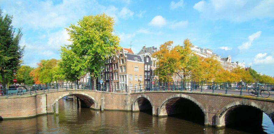 Amsterdam: Private Hidden Gems Discovery Tour - The canal district origins and Dutch Royal Family thread