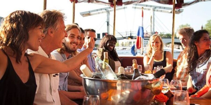 Amsterdam: Private Luxury Cruise with Pizza and Drinks - Cruising Amsterdam by boat, with pizza and unlimited drinks as the core idea