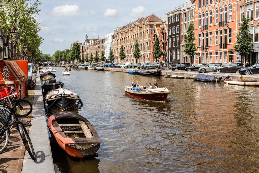 Amsterdam: Private Night Tour of Speakeasies and Bars - Who This Speakeasy and Bar Tour Fits Best