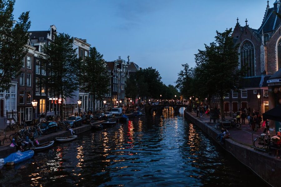 Amsterdam: Private Night Tour of Speakeasies and Bars - Speakeasies, Cocktail Bars, and Jenever Tastings You Can Actually Enjoy