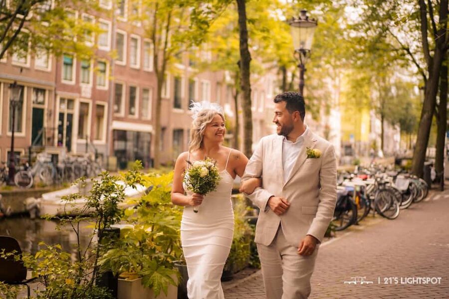 Amsterdam: Private Photoshoot for Couple, Family, or Solo - Key things you will notice right away