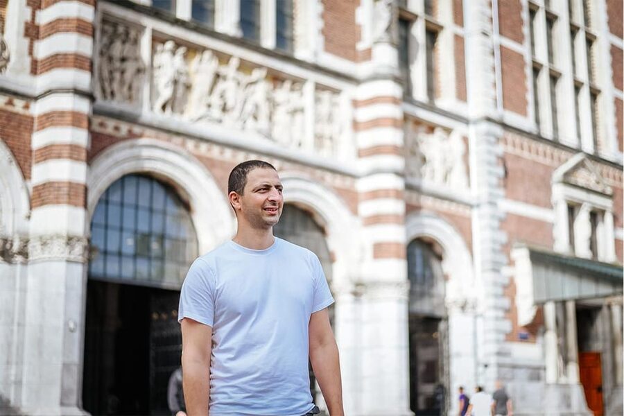 Amsterdam: Private Photoshoot in iconic locations - Who should book this session, and who might skip it
